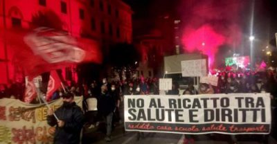 Al bivio della protesta: insistere, rilanciare, o tornare a giocare alla politica