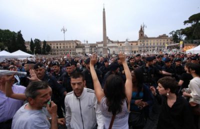 Ogni comizio sarà una barricata
